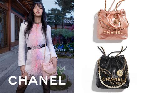 Chanel 22 迷你包, 金屬漆小牛皮 & 金色金屬, 淡藍 — 服飾名品